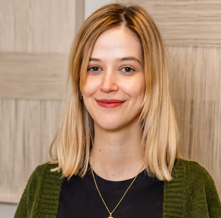 Portrait of Amélie Laurent, Administration & Finance at Grid Hospitality